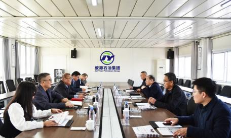 農(nóng)高區(qū)黨工委委員、管委會副主任曹永湖到俊源石油走訪